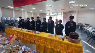 獨／誦經團青年專業領誦　網讚：超強男團
