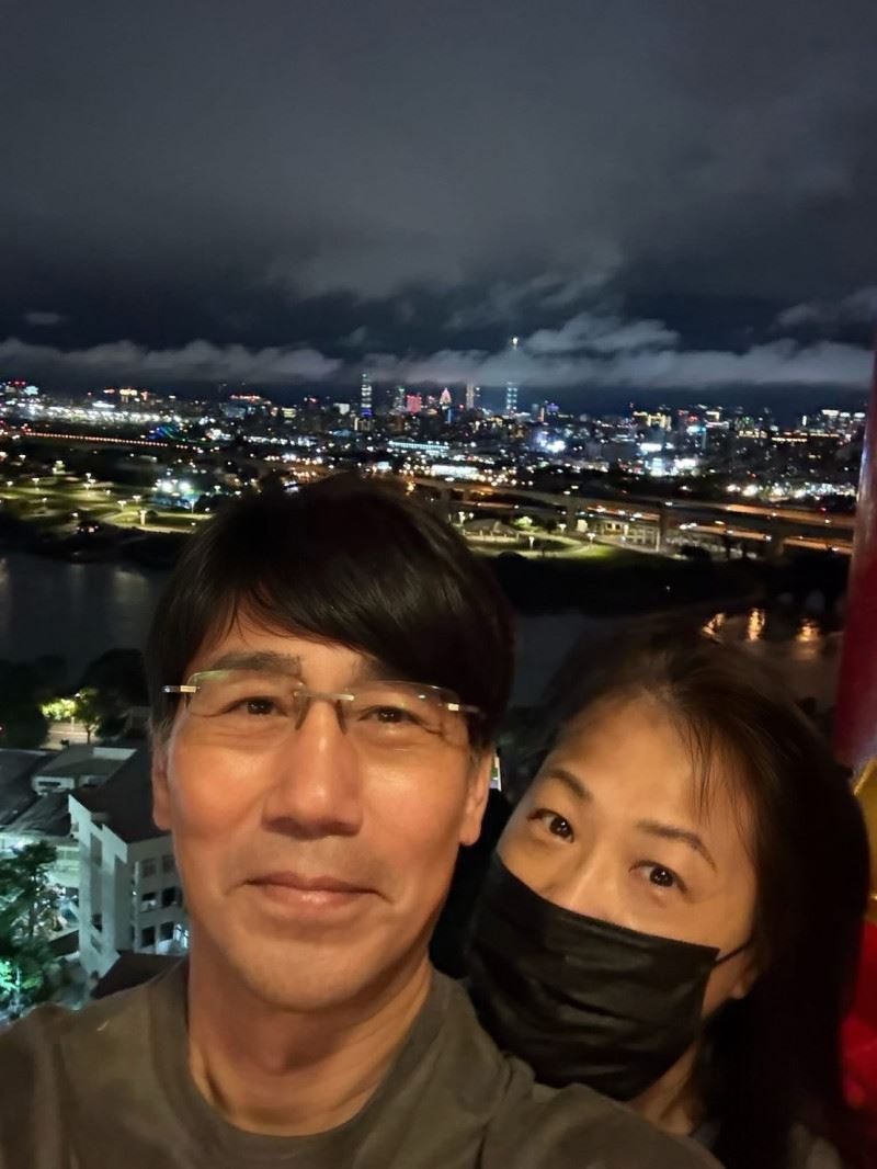 羅時豐罕見與妻子放閃。（圖／翻攝自羅時豐臉書）