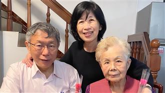 母親節回家陪柯媽！柯文哲寫卡片謝陳佩琪