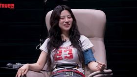南韓最美巫師盧瑟妃坦言曾經對求問者撒謊。（圖／翻攝입만열면畫面）