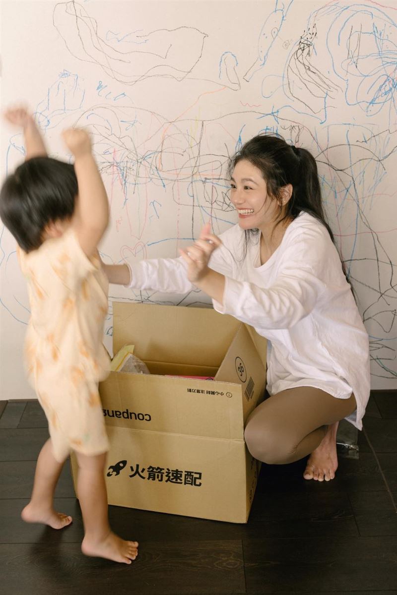小蠻鬆吐全職媽媽真實心聲。（圖／翻攝自小蠻臉書）