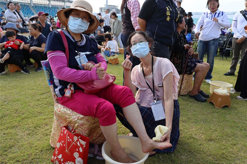 匯聚萬顆心的溫度 雲林洗腳傳情 讓愛同行 共譜最美人間風景。（圖／主辦單位提供）