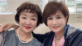 兩人凍齡模樣讓粉絲大呼太羨慕了。（圖／翻攝自向娃臉書）