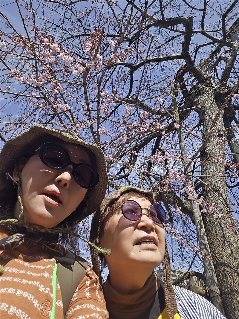 藍心湄透露,父親過去2度中風住院,媽媽曾連續3個月全天守在醫院,從加護病房一路陪到普通病房,期間甚至沒回家休息過一次。(圖/翻攝自藍心湄FB)