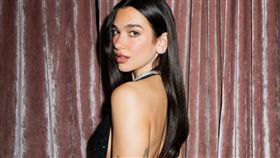 英國流行天后Dua Lipa（杜娃·黎波）開告三星企業。（圖／翻攝自IG @dualipa）