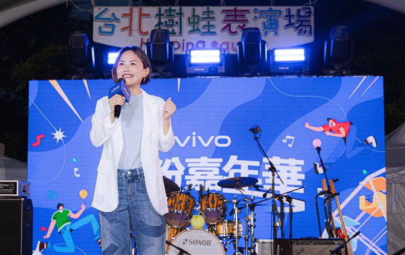 vivo總經理陳怡婷表示：「『V粉嘉年華』活動正是以更貼近用戶的方式，回饋長期支持vivo的粉絲。期望透過vivo鏡頭，陪伴每一位V粉記錄與親友相聚的每一刻，讓日常也能成為動人的影像瞬間。」