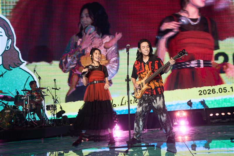 以諾合體愛妻演出,互動閃瞎全場。(圖/相信音樂提供)