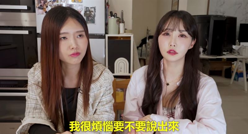 鄭嘉睿（右）首度露面親揭在韓國遭高層霸凌內幕。（圖／翻攝自YouTube@韓國女生Judy）