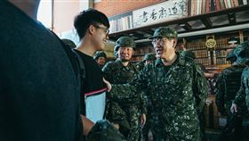 顧立雄赴桃園視察教召狀況。（圖／軍聞社提供）