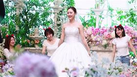 鄭多惠婚禮最高潮，河智媛、禹洙漢擔任起「婚禮應援」熱舞。（圖／翻攝自IG＠dahye___j ）