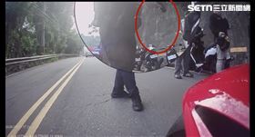 騎重機變通緝犯？台中警山區舉槍攔查挨批（圖／翻攝畫面）