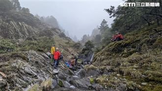 25人攀合歡東峰她失蹤！搜救驚見獨坐溪谷