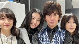 木村拓哉太寵妻！母親節贈康乃馨告白愛妻