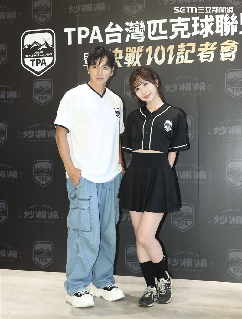 小煜（左）與麻由（藤井麻由）出席匹克球記者會。（圖／記者田俊彥攝影）