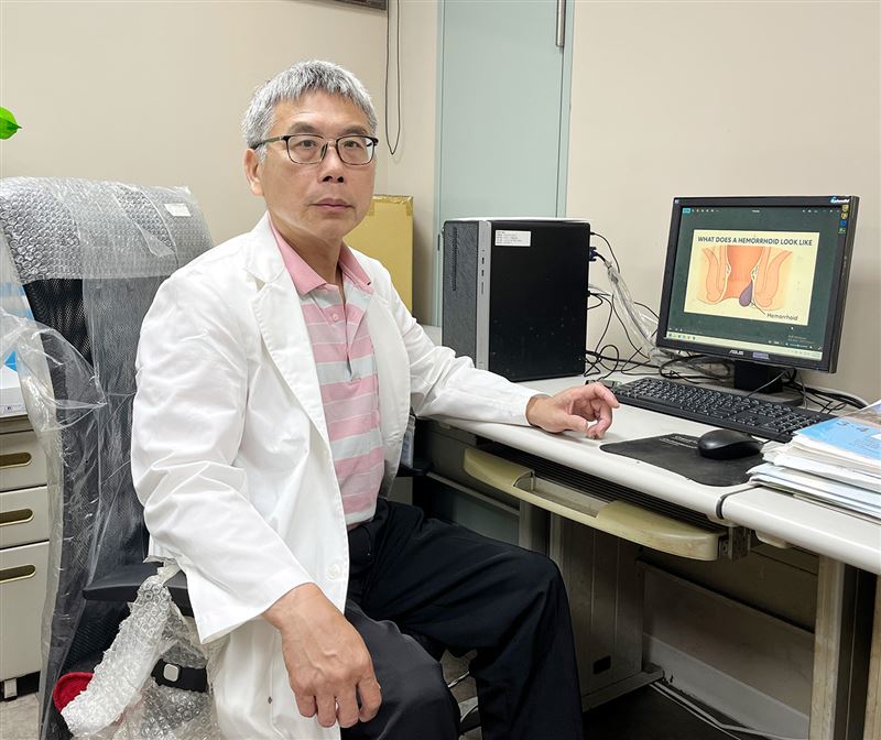 澄清醫院中港院區大腸直腸外科主任邱錫雄表示，近年收治許多國高中生患者，以男學生偏多。（圖／澄清醫院提供）