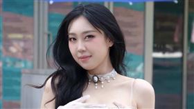 韓國饒舌歌手李泳知近日大方坦承接受「眼下脂肪重置手術」。（圖／翻攝自IG @youngji_02）