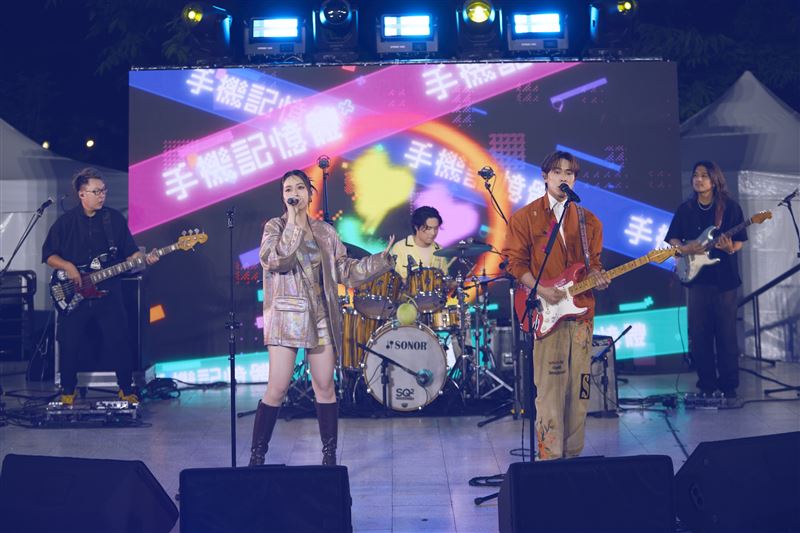 告五人睽違4年在兒童新樂園開唱。（圖／相信音樂提供）
