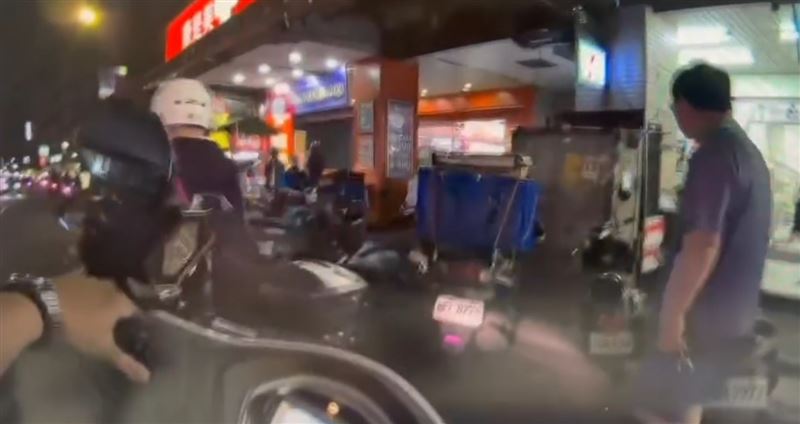 只因看一眼!土城男抓狂痛毆路人噴辣椒水
