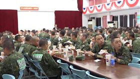 獨家／新兵幽默討餐「等補發」　求王惠美探視送速食餐