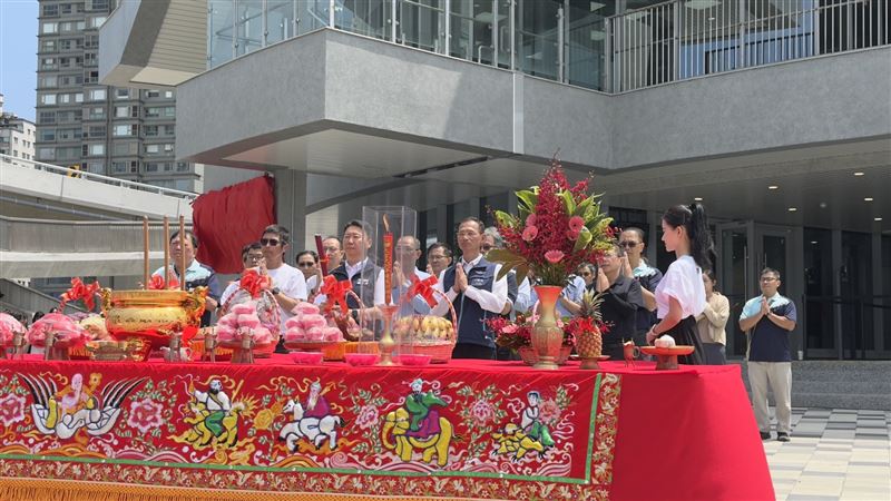 淡江大橋今舉行揭牌與祈福儀式。(圖/記者李育道攝影)