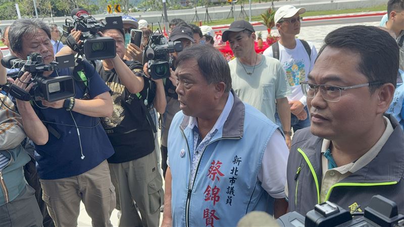 淡江大橋今舉行揭牌與祈福儀式。(圖/記者李育道攝影)