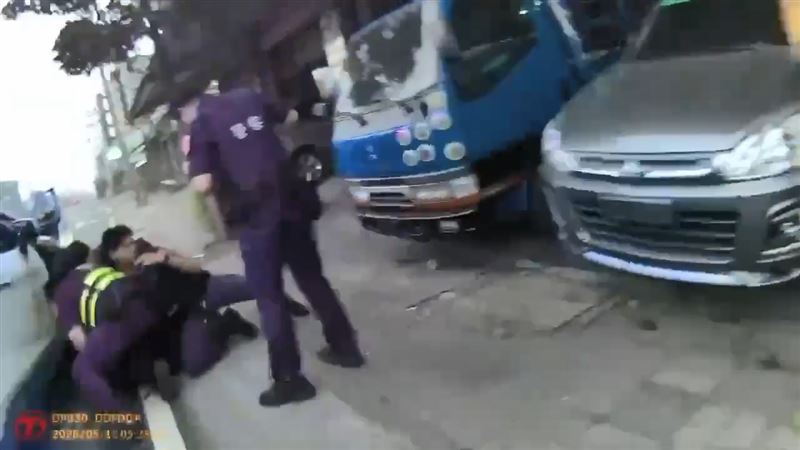 由於何男惡行重大,不但竊車還搶奪,警方因此建請檢方將他聲押。(圖/翻攝畫面)