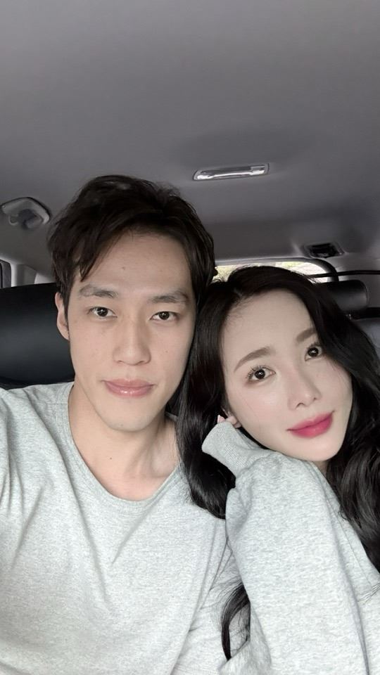 舒子晨和桃園雲豹飛將職業排球隊球員許美中結婚2年。（圖／翻攝自舒子晨臉書）