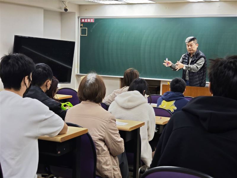 「Good全名師教學團隊」執行長顧全分析115年國中教育會考落點。（圖／「Good全名師教學團隊」執行長顧全提供）