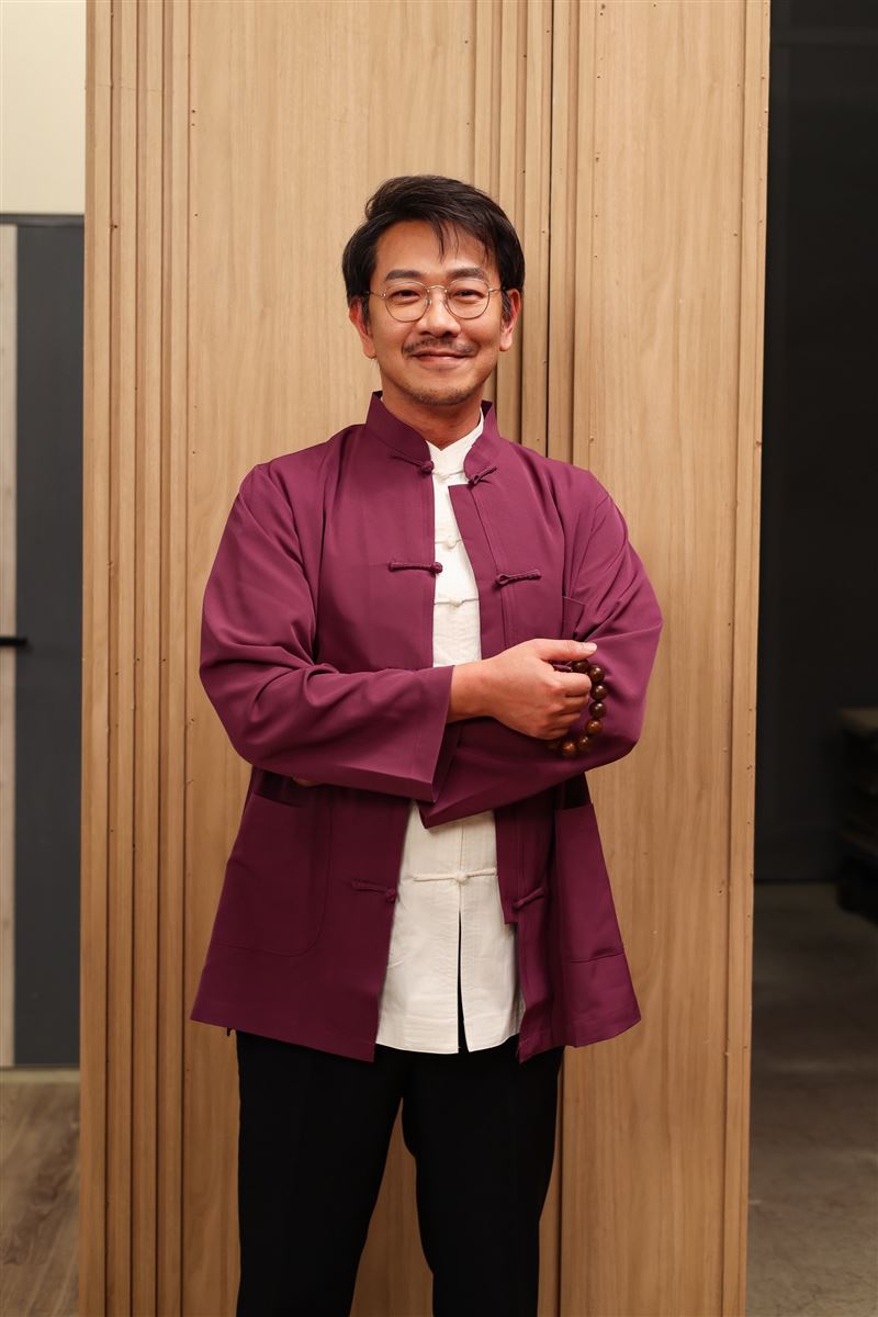 江俊翰過去一年歷經母親病痛、自己住院及經濟低潮，曾一度陷入人生谷底。（圖／民視提供）