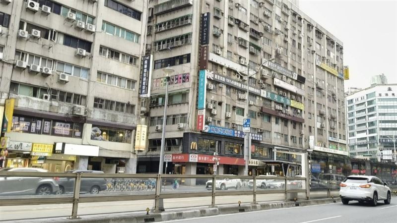 台灣麥當勞古亭1、2樓店面，以3.5億元售予友友資產開發，成為北市今年最高總價樓店交易，專家推估此案為「售後回租」，月租金約70萬元。（圖/台灣房屋提供）
