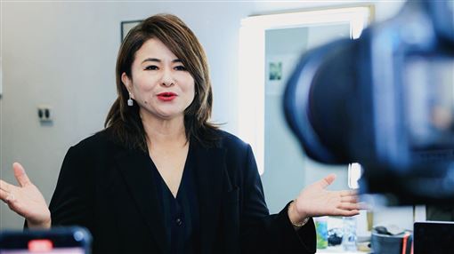 裘海正遭指「淪落」教會唱歌　正面回應了