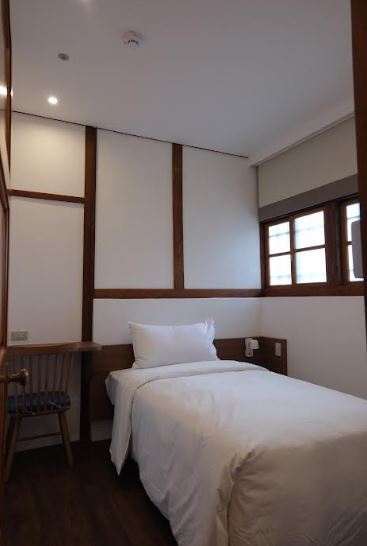寶桑町屋（Machiya Posong）文創青年旅館房型為獨立單人房，是少見擁有獨立的雅房空間的青旅房型。（圖/雲品國際提供）