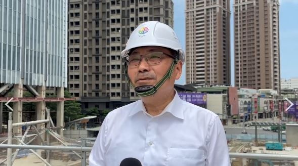 對於淡江大橋通車祈福儀式，新北市從上到下都沒有受邀？侯友宜視察新北第二行政中心回應表示「淡江大橋是大家的」。（圖／新北市府提供）