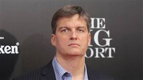 電影《大賣空》主角本尊貝瑞（Michael Burry）再度看衰AI熱潮，認為在科技股估值遭嚴重高估情況下，終將反轉急殺，重演2000年網路泡沫破裂的慘況。他甚至形容到時將是「血腥車禍」的慘況，疾呼投資人直接清空持股。（圖／翻攝自X平台 @wallstreetbets）