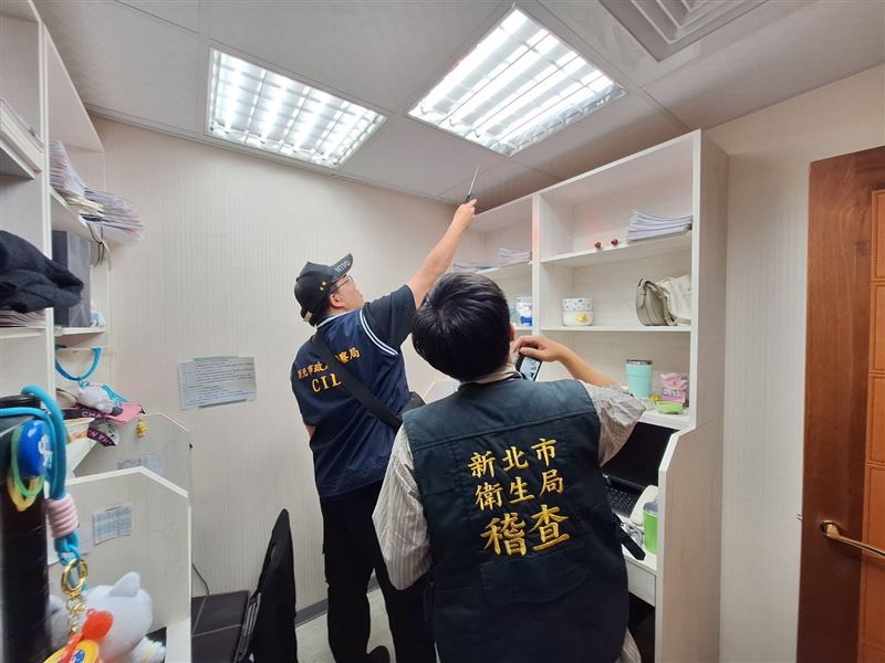 新北市政府公安小組展開跨局處聯合稽查。（圖／新北市衛生局提供）