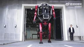 宇樹科技發表載人變形機甲「GD01」。（圖／翻攝微博「宇樹科技」）