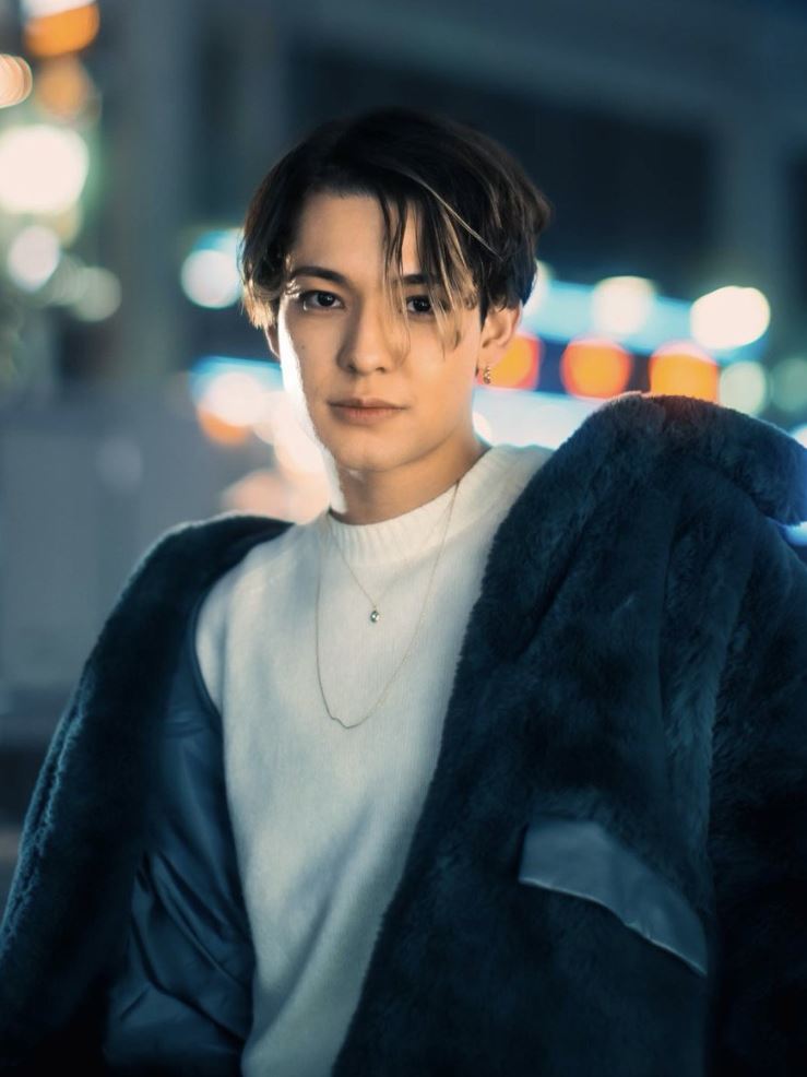 岡本KAUAN下海當牛郎。(圖/翻攝自X)