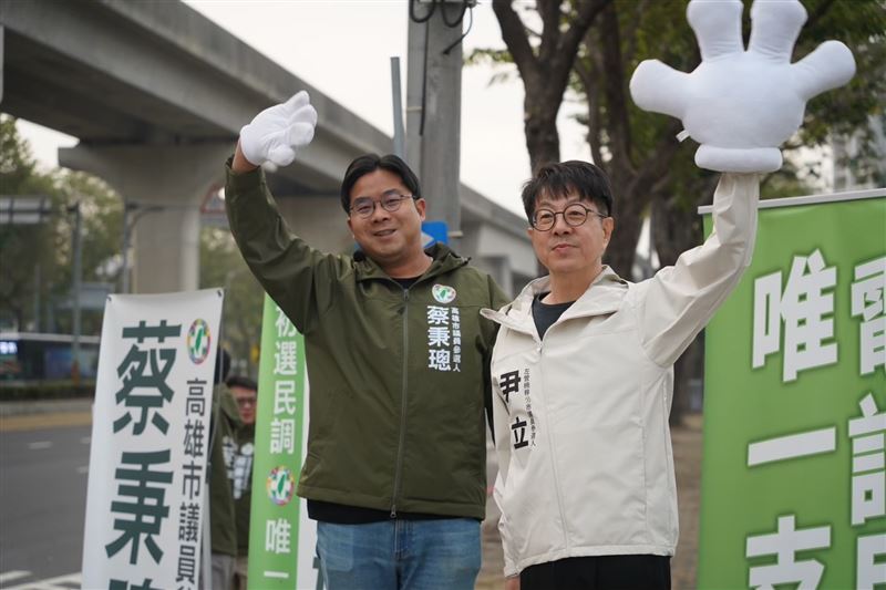 柯志恩質疑高雄AI中心牽拖核電。綠新人反嗆柯：不懂高雄也不懂電，專業程度顯然需要AI輔助。（圖／尹立、蔡秉璁辦公室提供）