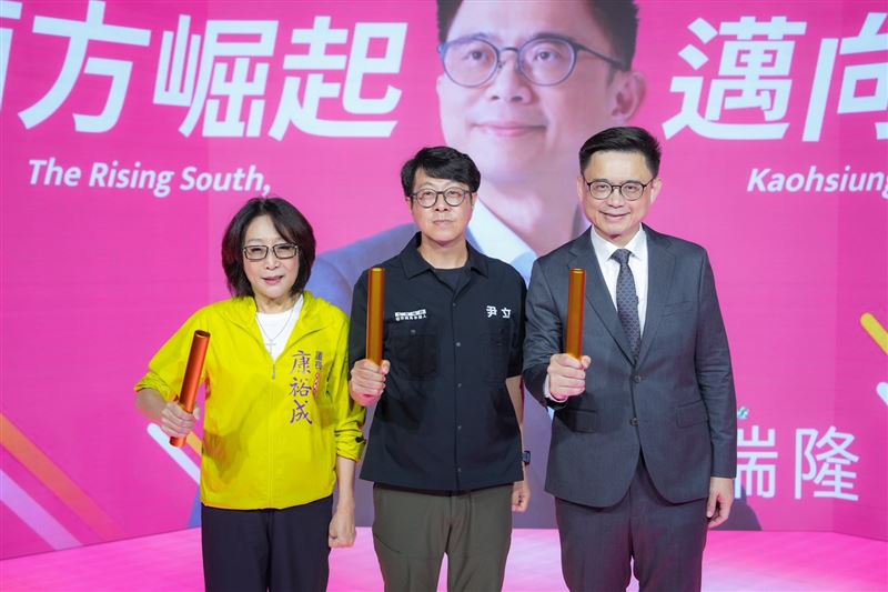 柯志恩質疑高雄AI中心牽拖核電。綠新人反嗆柯：不懂高雄也不懂電，專業程度顯然需要AI輔助。（圖／尹立、蔡秉璁辦公室提供）