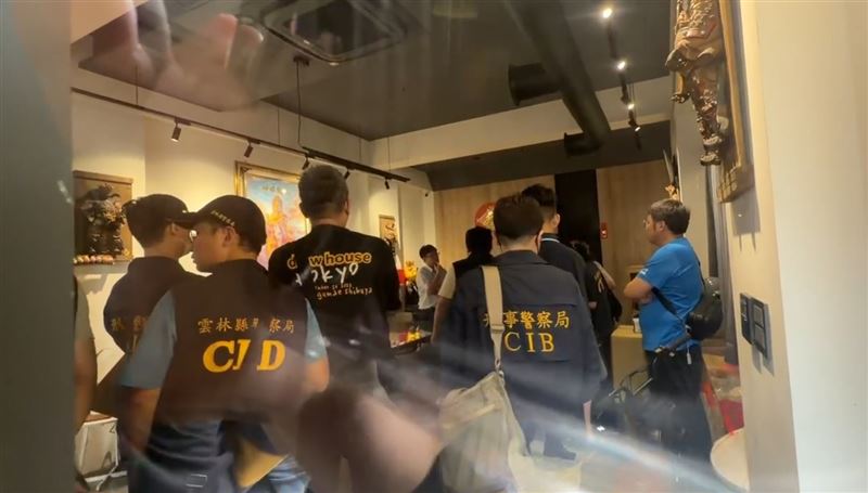 前立委、前朝天宮董事長曾蔡美佐遭毆打，雲林地檢署檢察官親自勘查衝突現場，並提解朝天宮董座之子蔡晉財到場。（圖／翻攝畫面）