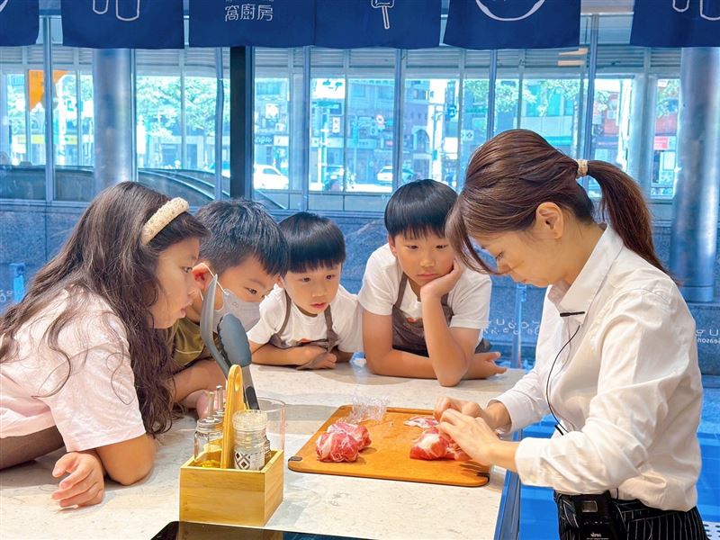 小班教學讓孩子更輕易學習。（圖／窩廚房提供）
