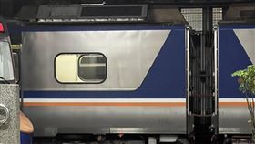 台鐵區間車傳出起火意外。（圖／翻攝自三鐵情報社：事故通報與鐵道事件分享臉書）