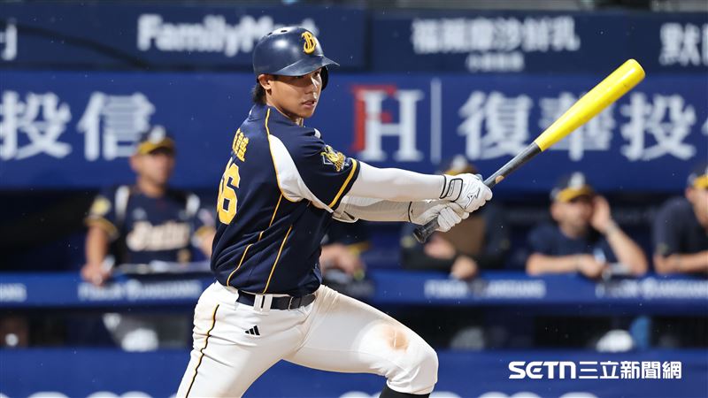 中職37年例行賽,中信兄弟內野手黃韋盛。(圖/記者劉彥池攝影)