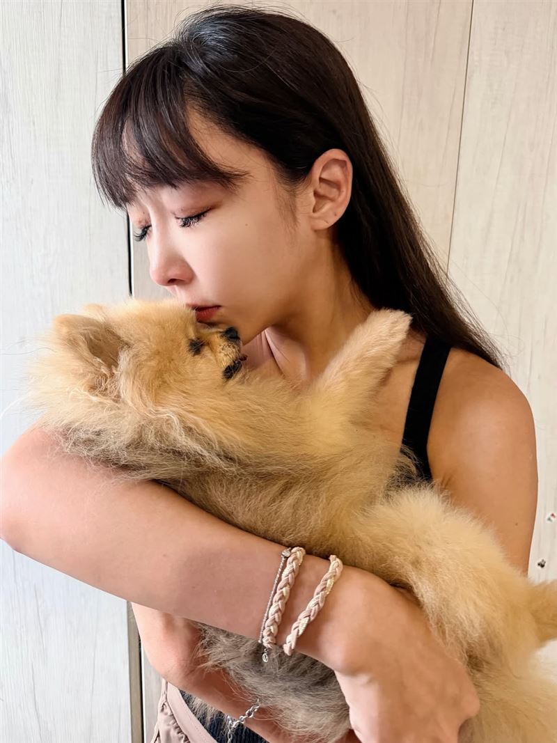 李宓悲痛告別愛犬。（圖／翻攝自李宓IG）