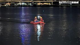 警消一路搜索到晚間8時後暫時收隊。（圖／翻攝畫面）