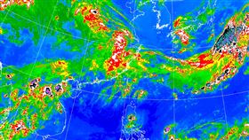 從今天（13日）起至15日，全台各地都將轉為有陣雨或雷雨的天氣型態。（圖／翻攝自中央氣象署）