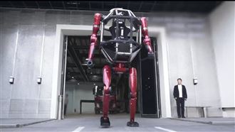 中國宣稱：全球首款量產「變形機甲」曝光