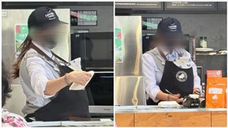 獨／路易莎店員揹娃上工暖哭網　原因曝光