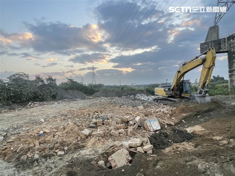 台中市除捷運機廠用地發現遭棄置大量廢土與垃圾外，近期各地紛傳濫倒事件。（圖／台中地檢署提供）
