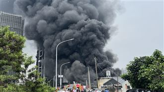 新／天空被染黑！台中新建案塑膠悶燒釀災
